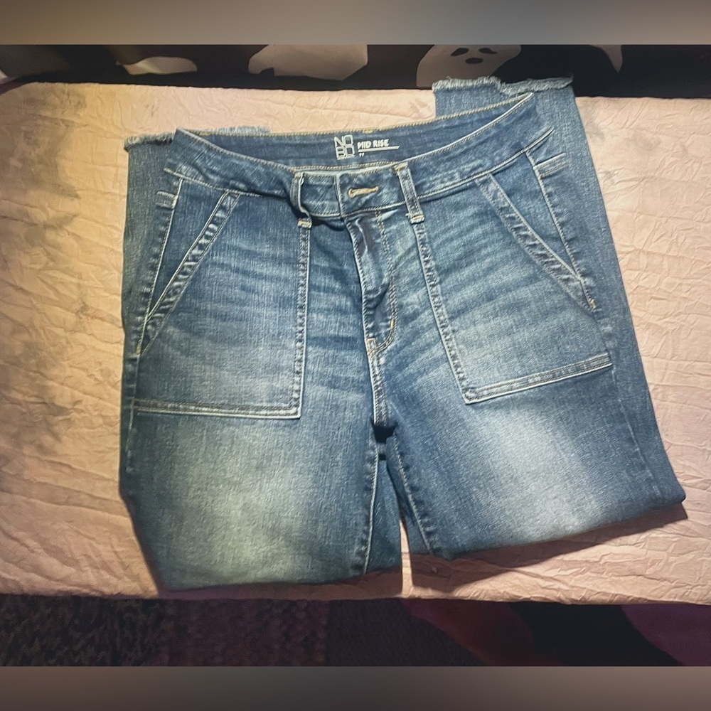 No Boundaries Mid-rise Jeans 3 Quarter Length​